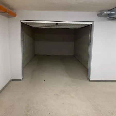 Madrid: A Modern 2-bedroom With Parking 소피아