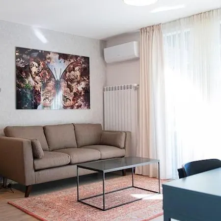 Madrid: A Modern 2-bedroom With Parking Appartamento Sofia