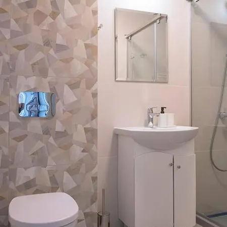 דירה Madrid: A Modern 2-bedroom With Parking סופיה