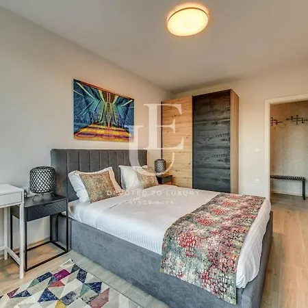 Madrid: A Modern 2-bedroom With Parking דירה סופיה