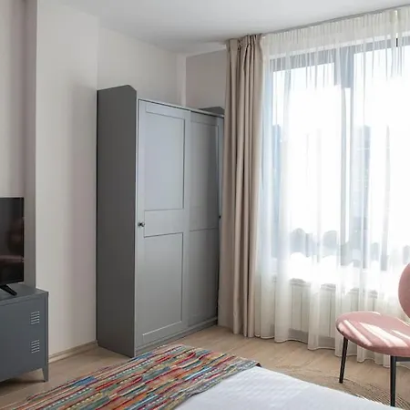 Apartament Madrid: A Modern 2-bedroom With Parking *