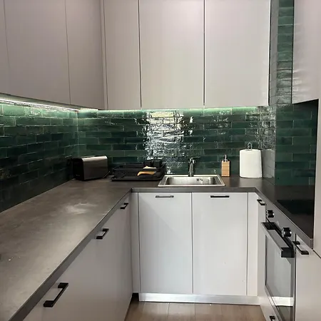 Madrid: A Modern 2-bedroom With Parking