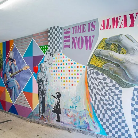 Madrid: A Modern 2-bedroom With Parking