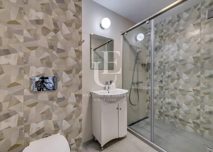 Daire Madrid: A Modern 2-bedroom With Parking *