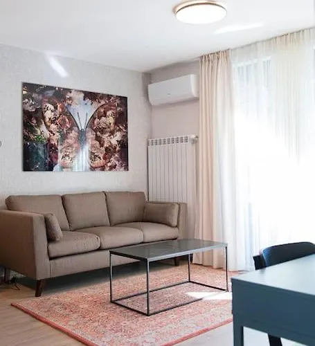 Madrid: A Modern 2-bedroom With Parking Daire Sofya