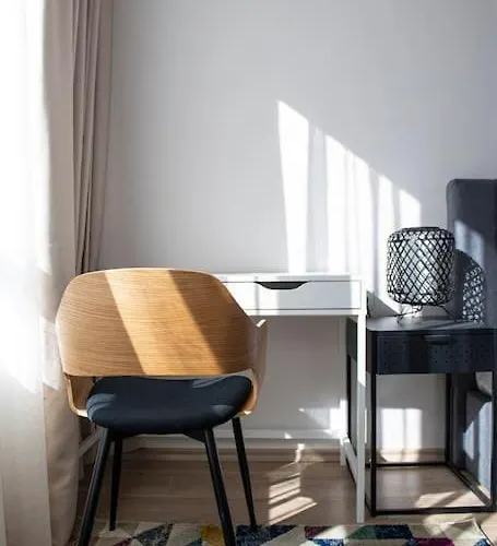 Madrid: A Modern 2-bedroom With Parking Daire Sofya