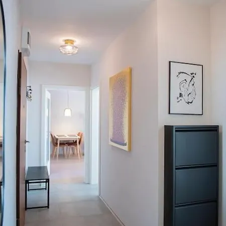 Madrid: A Modern 2-bedroom With Parking Апартаменты София