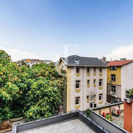 Madrid: A Modern 2-bedroom With Parking *