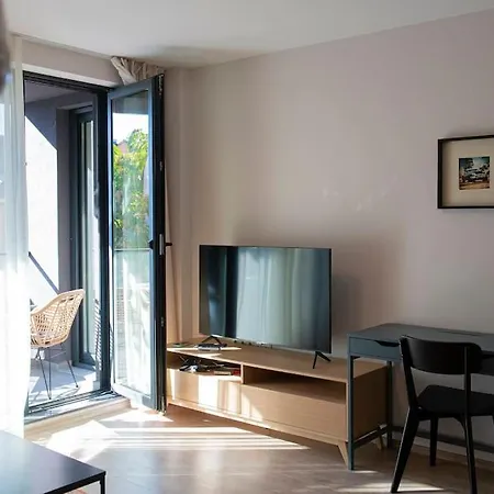 公寓 Madrid: A Modern 2-bedroom With Parking *